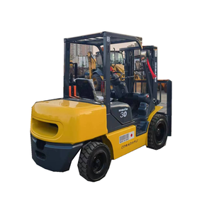 Montacargas Komatsu FD30 de 3 Toneladas de Segunda Mano, Fabricado en Japón, Equipado con Motor y Caja de Cambios, Se Vende a Bajo Precio - Product Image 1