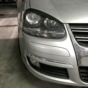 โฟล์คสวาเก้น กอล์ฟ 5 Mk5 2003-2008 สติ๊กเกอร์คิ้วไฟหน้าลายคาร์บอนไฟเบอร์สีดำเปียโนวัสดุ ABS - Product Image 1