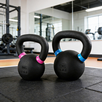 Kettlebell en fonte avec poignée codée par couleur et double marquage KG/LB pour les séances d'entraînement de force