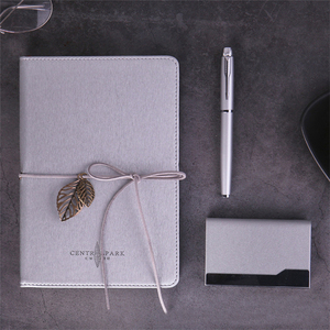 Set <span class=keywords><strong>de</strong></span> papelería <span class=keywords><strong>de</strong></span> plata promocional, soporte <span class=keywords><strong>para</strong></span> tarjetas sin fecha, <span class=keywords><strong>cuaderno</strong></span>, diario, bolígrafos, regalos <span class=keywords><strong>de</strong></span> oficina personalizados - Product Image 4