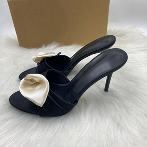 Pumps à bout ouvert de haute qualité, pantoufles de haute qualité pour l'été avec des pumps de luxe de créateurs, fermeture éclair à l'arrière et talons hauts - Product Image 2