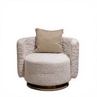 Sofá Blanco para Salón Tapizado en Terciopelo con Decoración de Acero Inoxidable Dorado para Sala de Estar de Villa o Casa de Huéspedes