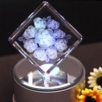 Ornement en cristal en forme de rose 3D gravé au laser personnalisé avec base lumineuse LED, cadeau romantique pour la Saint-Valentin, anniversaire, anniversaire de mariage