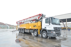 Camión Hormigonera XCMG Oficial <span class=keywords><strong>de</strong></span> <span class=keywords><strong>Segunda</strong></span> <span class=keywords><strong>Mano</strong></span> HB67K con Pluma <span class=keywords><strong>de</strong></span> 67m - Product Image 2