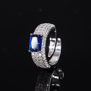 Bague large entièrement pavée, design de niche, sertissage clos, artisanat polyvalent, tendance, pour les voyages et les vacances - Product Image 1