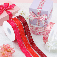 Ruban en satin imprimé LOVE en gros, ruban décoratif pour emballer des cadeaux de la Saint-Valentin et des bouquets de fleurs