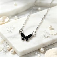 Colliers pendentifs exquis en forme de papillon noir porte-bonheur, colliers simples et élégants pour femmes, cadeaux souvenirs, chaînes de colliers