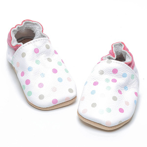 Babyhappy nouvelle tendance en <span class=keywords><strong>cuir</strong></span> véritable femmes chaussures de marche douces pieds nus bébé fourrure pantoufles chaussures d'intérieur - Product Image 3