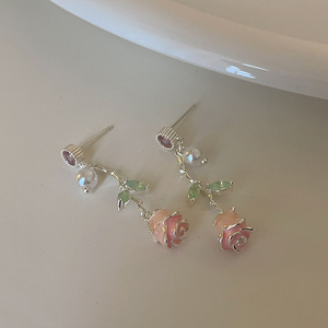 Boucles d'oreilles en émail personnalisées à la mode en gros Boucles d'oreilles fleur de rose rose Boucles d'oreilles pour cadeaux d'anniversaire - Product Image 3