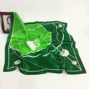 Sciarpa quadrata <span class=keywords><strong>verde</strong></span> di lusso Vintage primavera 2022 stampa striscia sciarpe in pura <span class=keywords><strong>seta</strong></span> personalizzate accessori donna sciarpa fantasia collo - Product Image 2