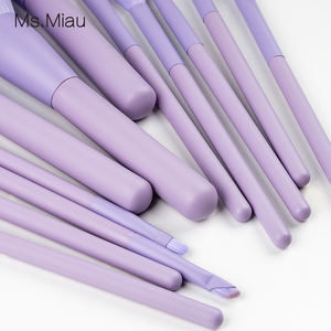 Ensemble de pinceaux de maquillage pour le visage de luxe, forme plate, <span class=keywords><strong>poils</strong></span> doux, manche en bois brillant, outil de beauté, pinceau pour le blush - Product Image 4