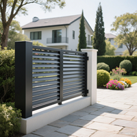 Clôture de balcon extérieure moderne et durable en alliage d'aluminium blanc, panneaux sculptés, barreaux, résistante à la rouille, avec éclairage solaire CE