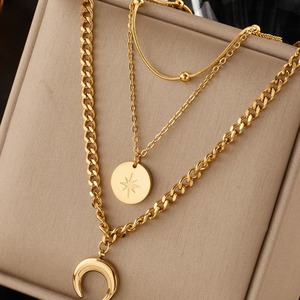 Collana con Ciondolo Luna e Sole all'Ingrosso, Gioielli in Acciaio Inossidabile alla Moda per Donne, Collana a <span class=keywords><strong>Tre</strong></span> Strati Placcata Oro - Product Image 4