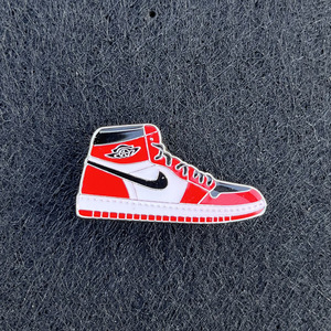 Broche de Aleación Edición Limitada <span class=keywords><strong>Air</strong></span> Jordan Classic con Logotipo Personalizado para Graduación y Navidad - Product Image 3