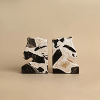 Serre-livres en marbre naturel poli moderne, veiné noir et blanc, en forme de tête de cheval, lourds et sculptés à la main, pour la décoration de la maison ou du bureau