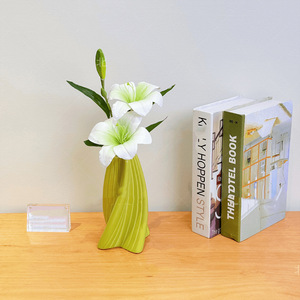 Fleur de lys artificielle avec vase en plastique, décoration moderne pour table, décoration d'intérieur - Product Image 2