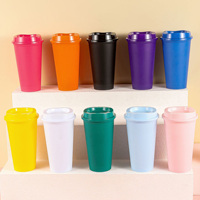 Tasse à café à emporter avec couvercle réutilisable unisexe Tasse de voyage en plastique avec logo personnalisé Boissons chaudes et froides pour la course à pied Activités de plein air Boissons chaudes et froides
