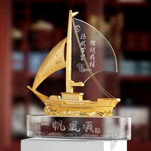 Modelo de cristal personalizado nuevo diseño velero de cristal/modelo de barco para boda y regalo de negocios - Product Image 3