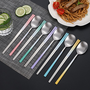 ชุดช้อนส้อมสแตนเลสสีไล่ระดับขัดเงา ทนทาน สำหรับร้านอาหารและโรงแรม - Product Image 1