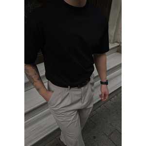 Camiseta Básica Negra 100% Algodón Orgánico, Gráficos Impresos en Serigrafía de Alta Densidad - Product Image 2