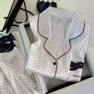 Set di <span class=keywords><strong>pigiami</strong></span> in raso ricamato regolare di base su misura 2 pezzi <span class=keywords><strong>pigiami</strong></span> in bianco di <span class=keywords><strong>seta</strong></span> da <span class=keywords><strong>donna</strong></span> Set <span class=keywords><strong>pigiami</strong></span> in raso - Product Image 3