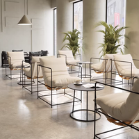 Ensemble de salle à manger en métal de style minimaliste pour cafés, salons de thé et pâtisseries - Mobilier moderne pour espace de réception
