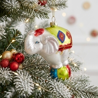 Ornamen Gajah Sirkus Putih Mutiara Cantik di Atas Bola dengan Garis Glitter Kaca untuk Dekorasi Pohon Natal