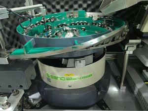 Alimentatore Vibrante a Ciotola per Viti - Sistema Automatizzato di Avvitamento - Product Image 4