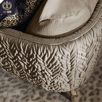 Ensemble de canapés de salon beige à jambe dorée de qualité supérieure Villa Design italien canapé en cuir synthétique crème doux pour une utilisation en appartement