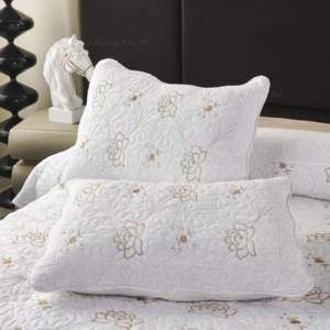 Vente en gros Parure de lit style brodé à motif floral Couleur blanche Toucher confortable Queen King Size Ensemble de couvre-lit 3 pièces - Product Image 5