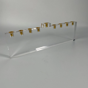 Portavelas Acrílico Moderno en Forma de Trofeo Personalizado - Candelabro de Cristal Transparente con Borde Dorado, Decoración Elegante para el Hogar - Product Image 1