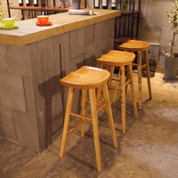 Tabourets modernes à ossature en bois massif pour salle à manger Salon Restaurant Chaises en bois pour cafés hôtels et mariage à vendre