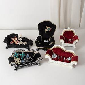 Pendientes de alta gama y accesorios para fotografía, soportes para exhibición de anillos en la sala de transmisión en vivo para accesorios de estilo sofá en consignación. - Product Image 1