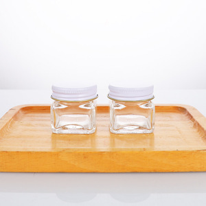 <span class=keywords><strong>Pot</strong></span> en verre cristal carré miniature <span class=keywords><strong>de</strong></span> 15 g avec bouchon à vis en aluminium, logo <span class=keywords><strong>personnalisé</strong></span> pour le baume du tigre, soins personnels - Product Image 3
