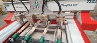Machine à bois CNC 3D à 4 têtes Haute précision 4 axes Routeur à bois multi-broches Machine à couper le bois à 4 têtes Moteur central