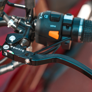Moto électrique de <span class=keywords><strong>sport</strong></span> et de course, moteur moyeu 3000W, 72V 60Ah, longue autonomie 140km, vitesse maximale 80km/h, moto électrique deux roues pour adulte - Product Image 4