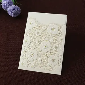 सफेद फूल दरवाजा डिजाइन लेजर शादी के निमंत्रण कार्ड, शादी सुशोभित कस्टम मुद्रण के साथ जेब लिफाफा जन्मदिन ग्रीटिंग