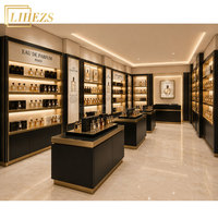 Comptoir de présentation de parfums sur mesure, design moderne noir et or, professionnel et luxueux pour magasin de parfums en centre commercial