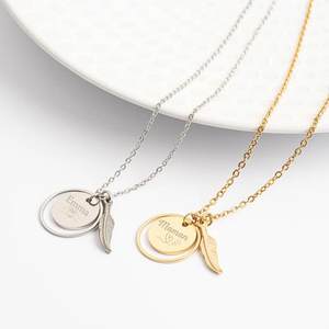 Collana personalizzata con medaglioni di piume incise collana personalizzata <span class=keywords><strong>mamma</strong></span> <span class=keywords><strong>gioiello</strong></span> madrina regalo di nascita regalo per la <span class=keywords><strong>festa</strong></span> <span class=keywords><strong>della</strong></span> <span class=keywords><strong>mamma</strong></span> - Product Image 1