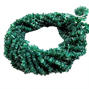 Perles de gravier en onyx vert naturel non taillées, en forme de pépites, brin de 35 pouces de long - Product Image 1