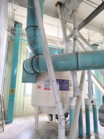 Grande machine de broyage électrique commerciale pour maïs, riz et blé avec moteur, haute capacité de traitement des céréales