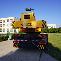 Grue de camion hydraulique de 16 tonnes avec une hauteur de levage maximale de 38 m, adaptée aux projets de construction
