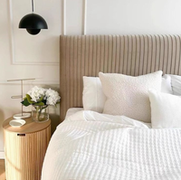 Chambre double, lit double moderne couleur crème, design pour petit appartement, nouveau design de lit par un designer