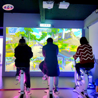 Simulateur de course cycliste interactif multijoueur pour divertissement cycliste en salle, avec ambiance dynamique immersive et haute énergie