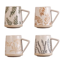 Vente en gros de 400ml Tasse à café en céramique rétro avec poignée créative avec feuille peinte à la main Fond en argile personnalisé Logo personnalisé