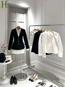 Conjunto de Camisa de Manga Larga, Falda Plisada y Blazer con Cuello en V, Blazer Estructurado Vietnamita y Conjunto de Minifalda Plisada con Cuello Camisero - Product Image 5