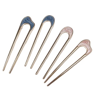Baguettes de coiffure en forme de U pour femmes, 2 broches, épingle à cheveux en alliage métallique doré - Product Image 1