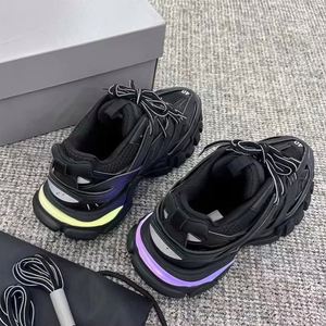 Zapatillas Deportivas Clásicas Retro 2025 con Luces LED, Estilo Casual con Cordones, Serie Running Track 3.0 - Product Image 3