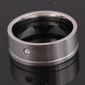 Anillo de Titanio y Acero Inoxidable para Mujer, 8mm, con Incrustaciones de Diamantes, Diseño Geométrico, Joyería de Regalo - Product Image 4