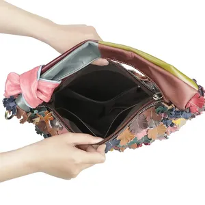 กระเป๋าถือหนังแท้ AndoBag ขนาดใหญ่ ตกแต่งด้วยการเย็บสีสันลายดอกไม้ กระเป๋าสะพายข้างสไตล์วินเทจสำหรับผู้หญิง รุ่น 3110 - Product Image 3